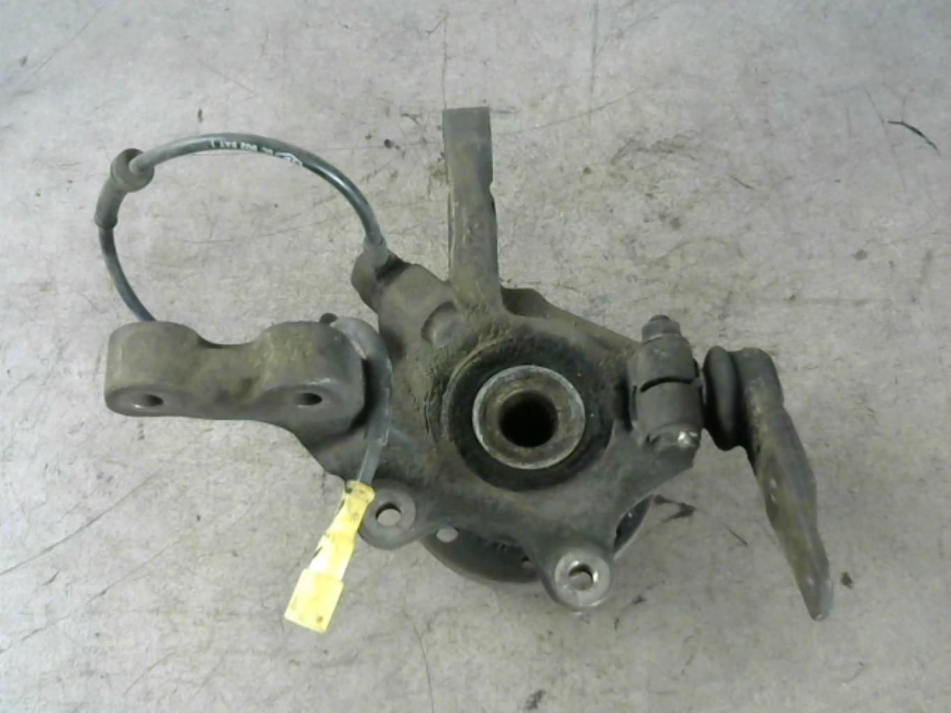 Fusee avant droit RENAULT CLIO 2 PHASE 1 Essence - 1