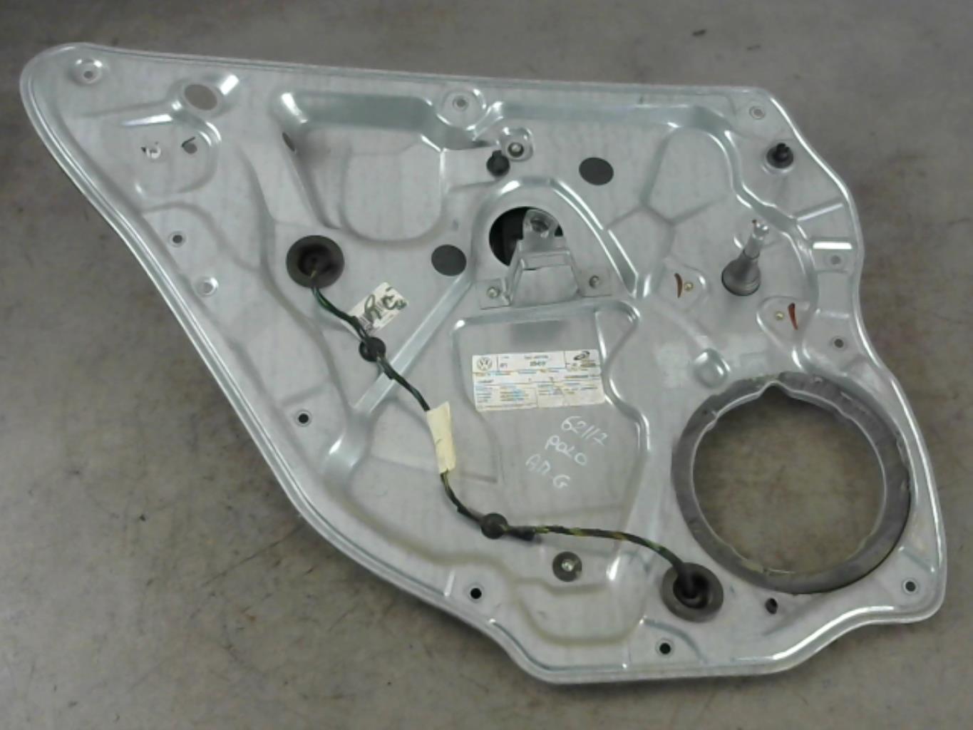 Alzacristalli manuale posteriore sinistro VOLKSWAGEN POLO 4 PHASE 1 Diésel - 1