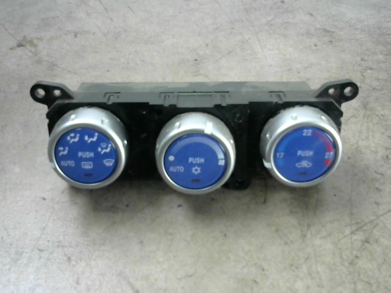 Commande chauffage MITSUBISHI L 200 3 Diesel - 1