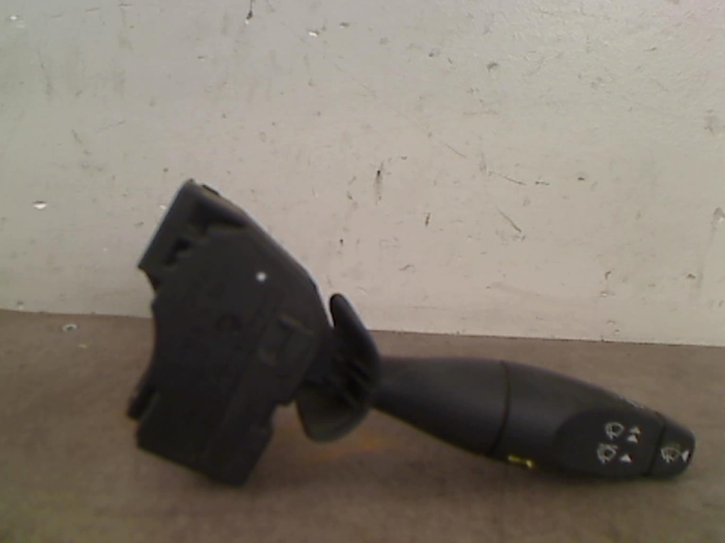 Commodo d'essuie glaces FORD FOCUS 1 Diesel - 1