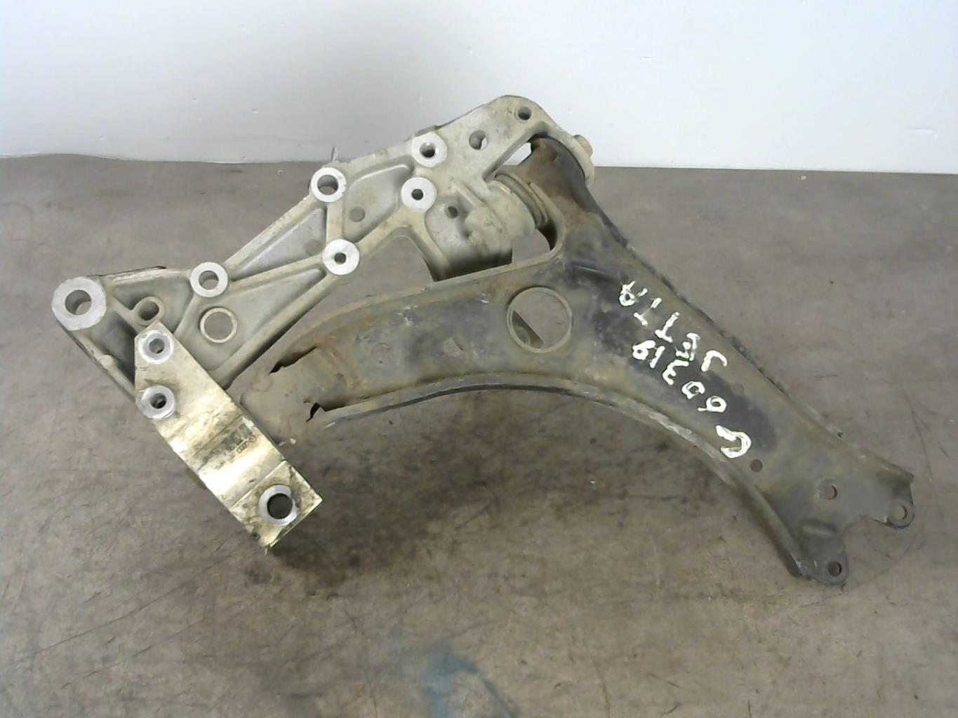 Fusee avant gauche VOLKSWAGEN JETTA 3 Diesel - 1