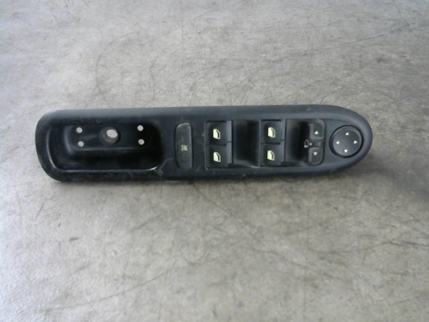 Interruttore lavacristalli anteriore sinistro PEUGEOT 407 PHASE 1 Diésel - 1