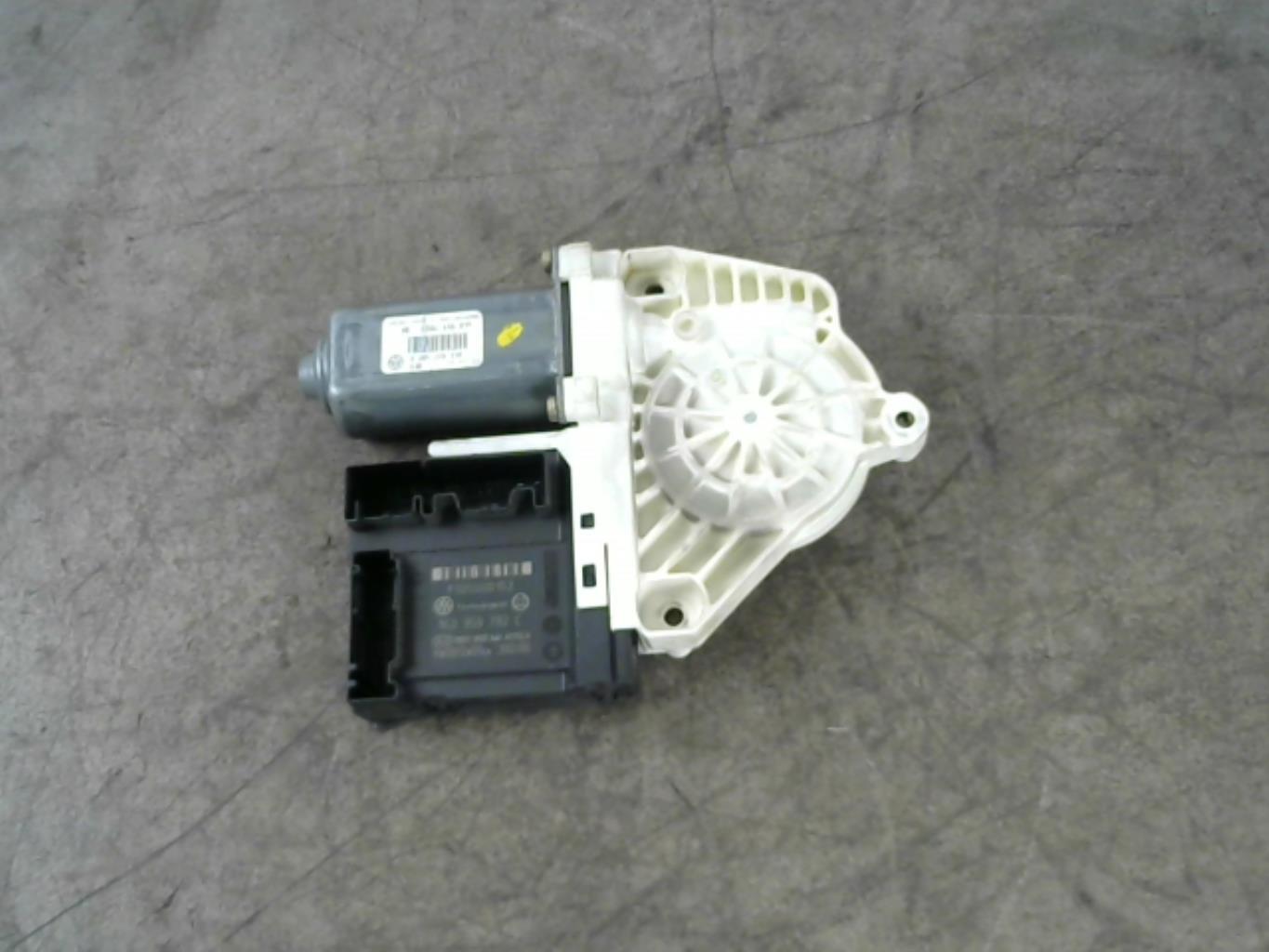 Motore tergicristallo anteriore destro VOLKSWAGEN GOLF 5 Diésel - 1