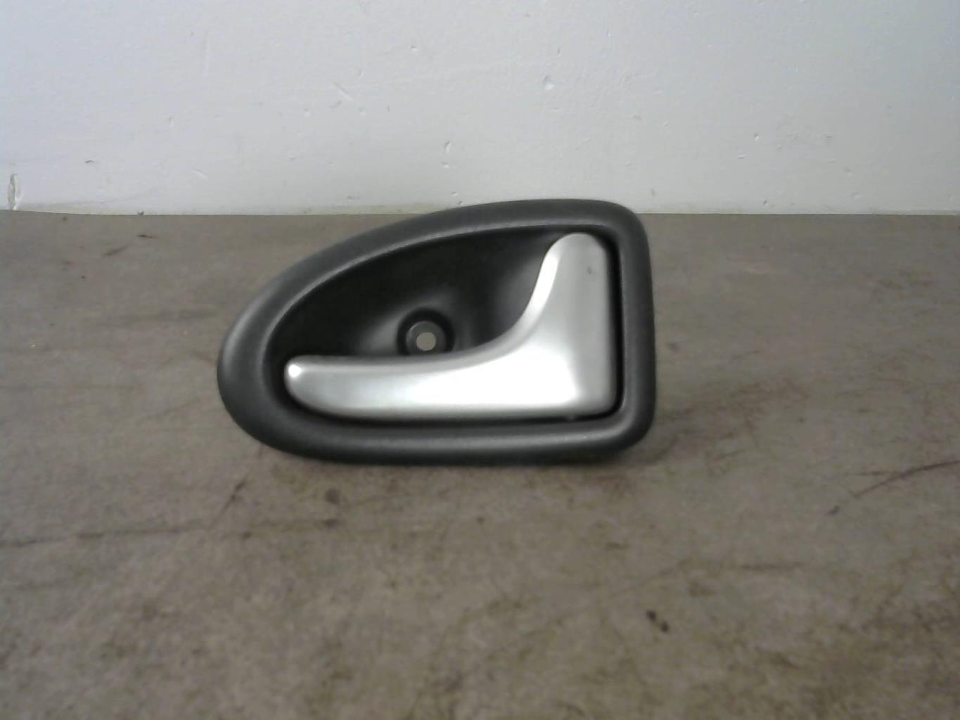 Maniglia interna posteriore destra RENAULT CLIO 2 PHASE 1 Diésel - 1
