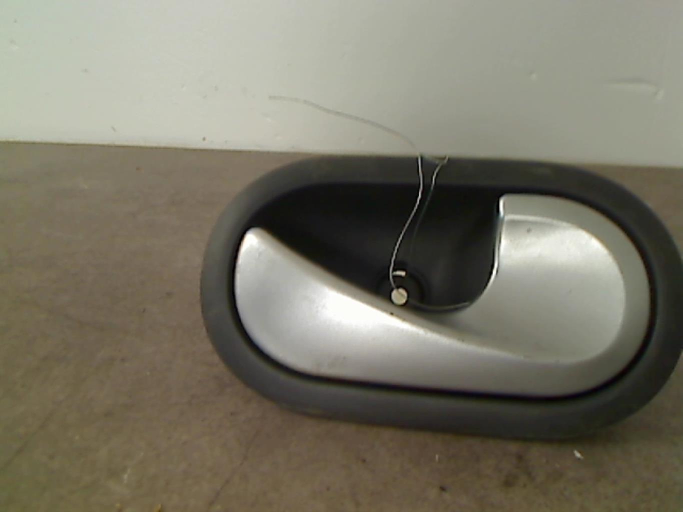 Maniglia interna posteriore destra RENAULT CLIO 3 PHASE 1 Diésel - 1