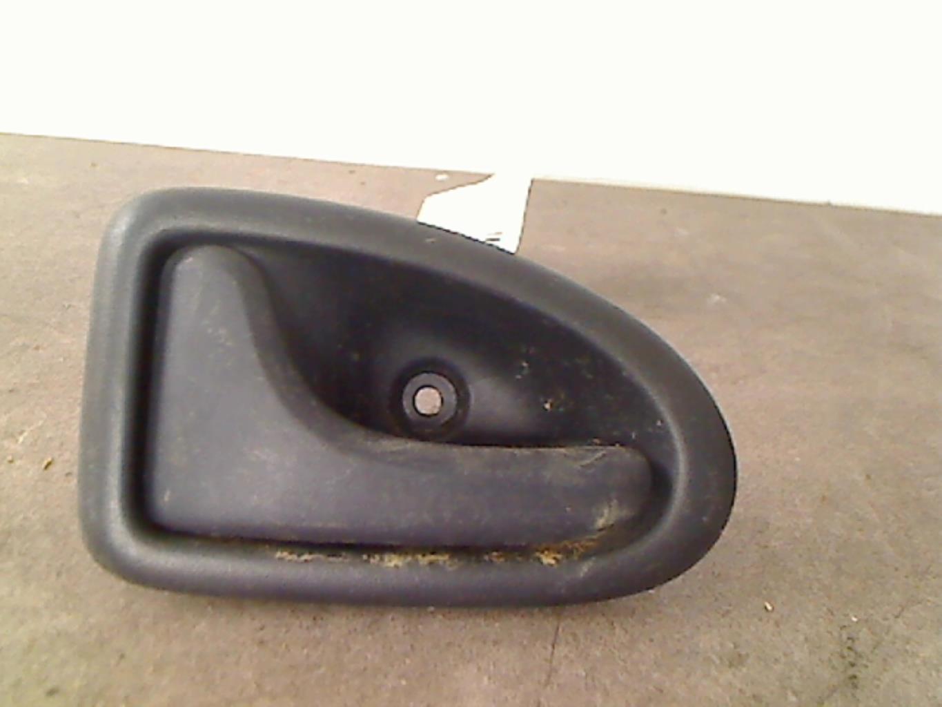 Poignee interieur arriere gauche RENAULT CLIO 2 CAMPUS Diesel - 1