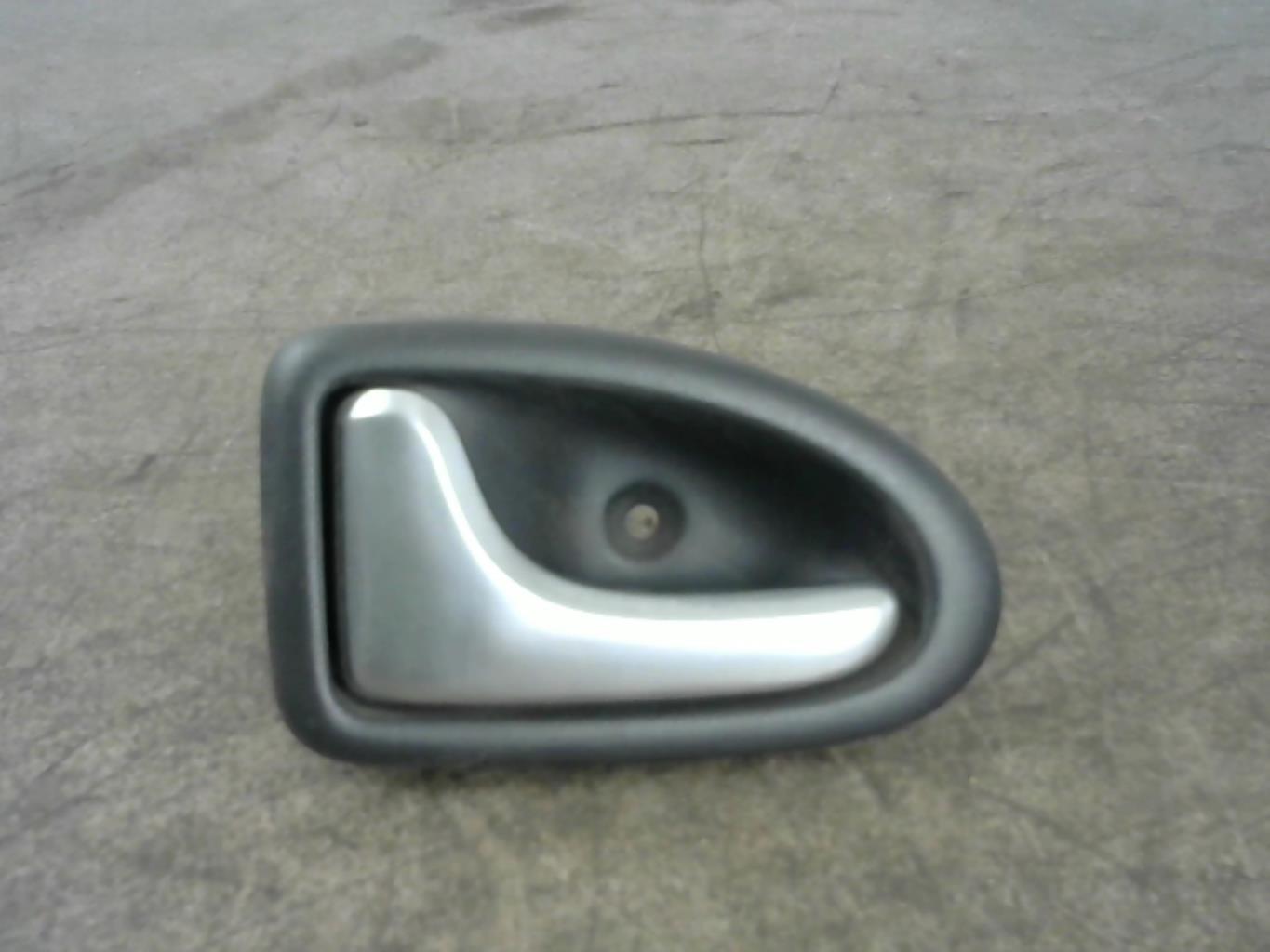 Maniglia interna posteriore sinistra RENAULT CLIO 2 PHASE 2 Gasolina - 1