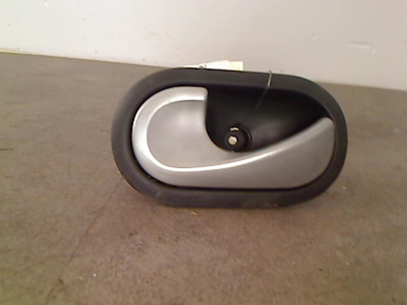 Maniglia interna posteriore sinistra RENAULT CLIO 3 PHASE 1 Diésel - 1