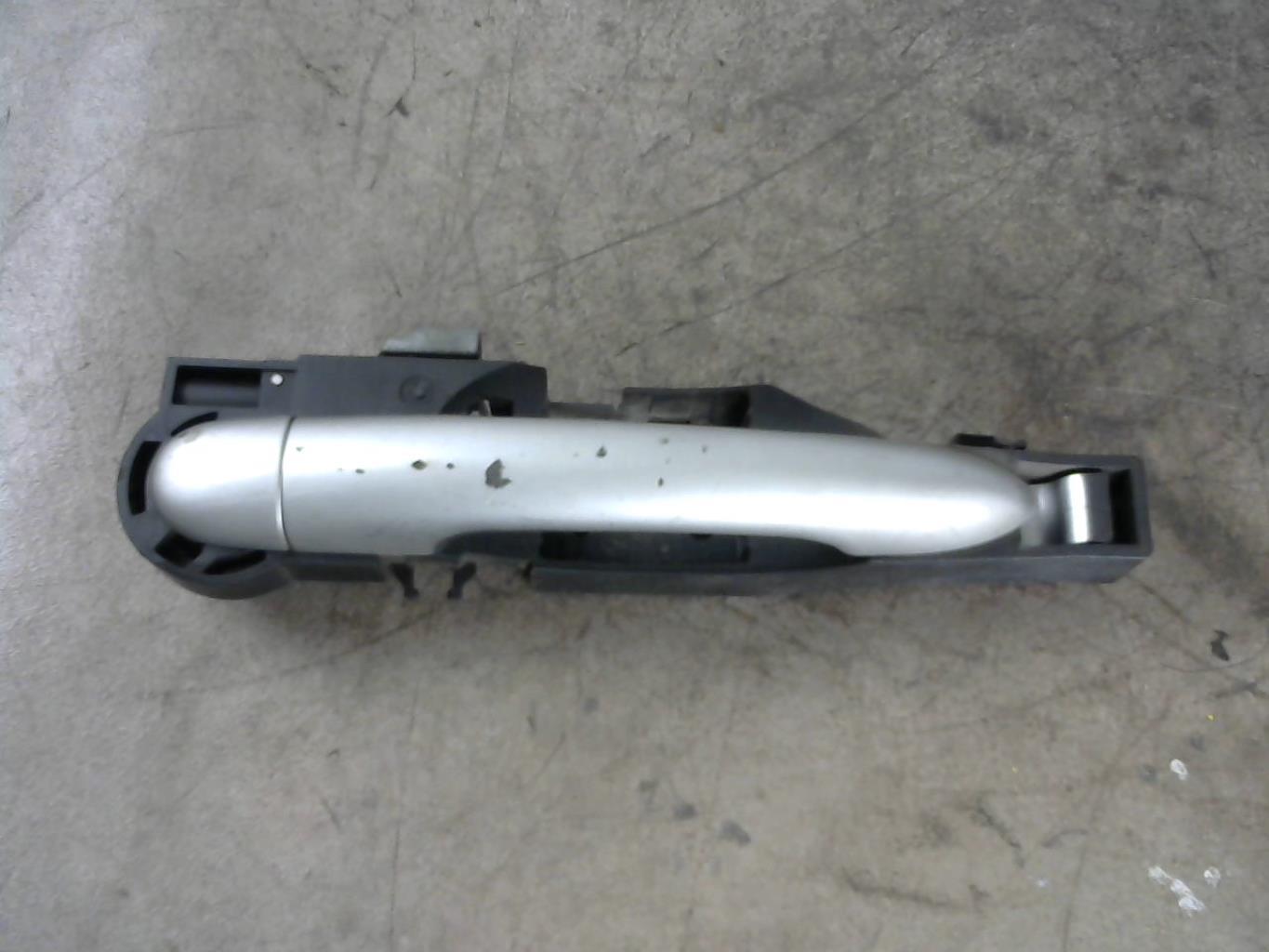 Maniglia portiera posteriore sinistra RENAULT CLIO 3 PHASE 1 Diésel - 1