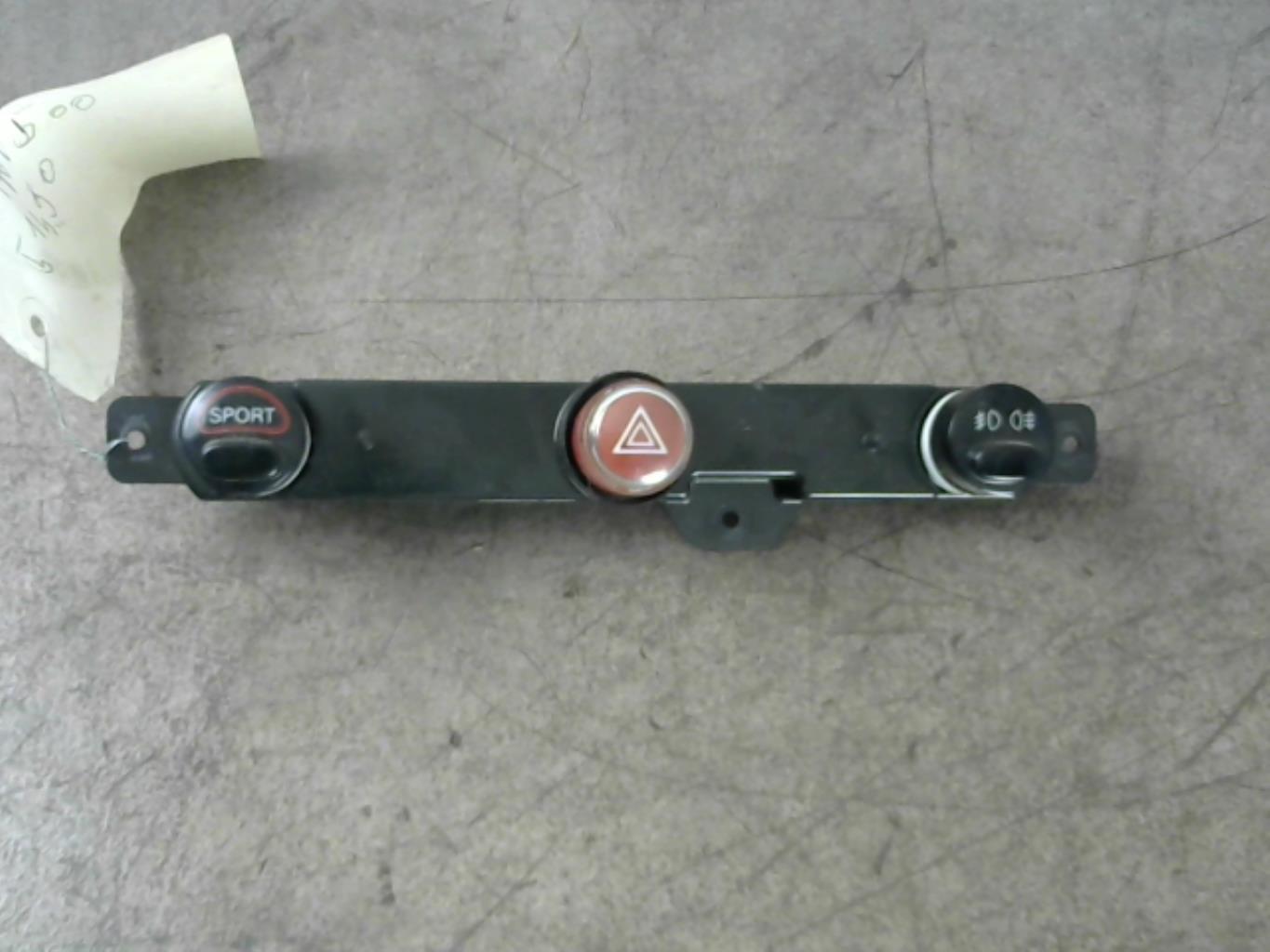 Bouton de warning FIAT 500 2 PHASE 1 Essence - 1