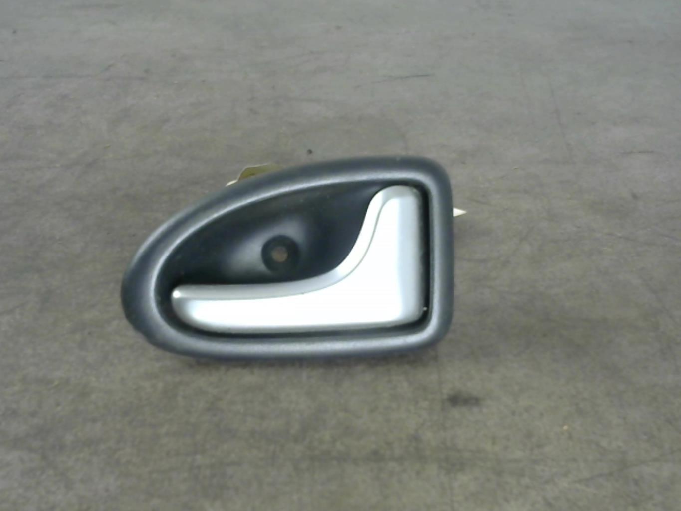 Maniglia portiera posteriore destra RENAULT CLIO 2 PHASE 2 Diésel - 1