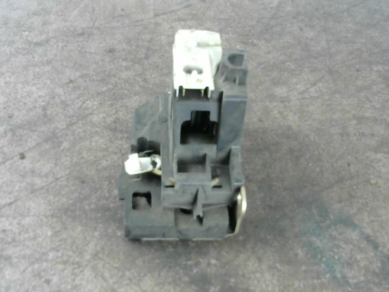 Serrure avant droit RENAULT CLIO 2 PHASE 2 Diesel - 1