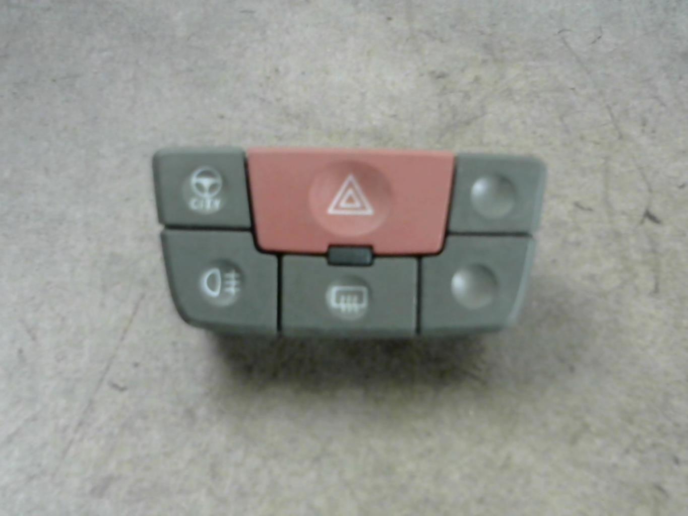 Bouton de warning FIAT PANDA 2 PHASE 1 Essence - 1