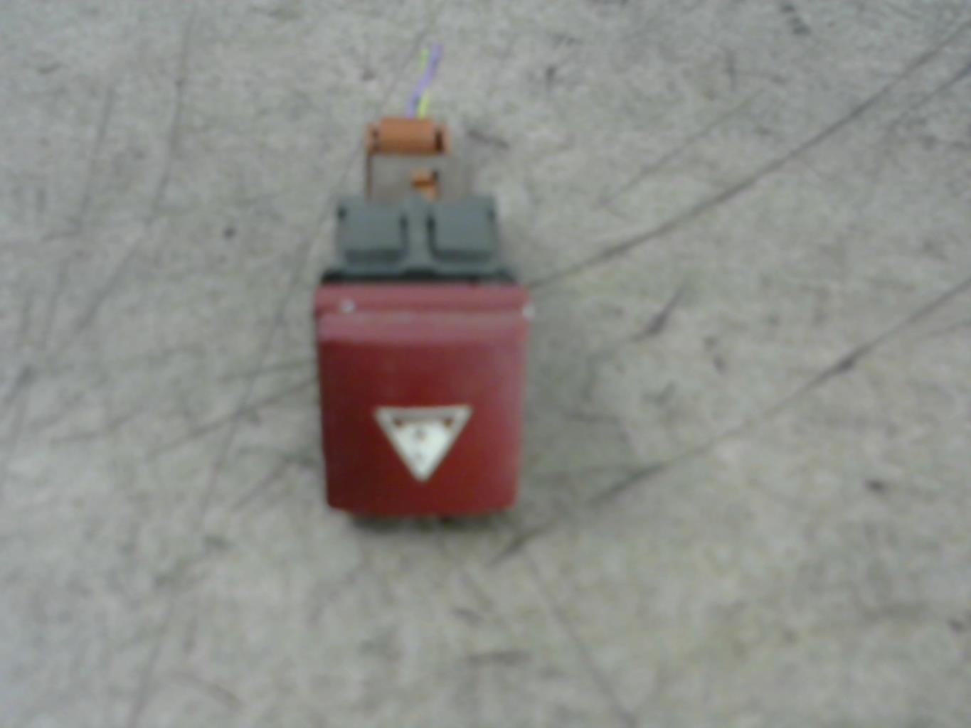 Bouton de warning PEUGEOT 207 PHASE 1 Diesel - 1