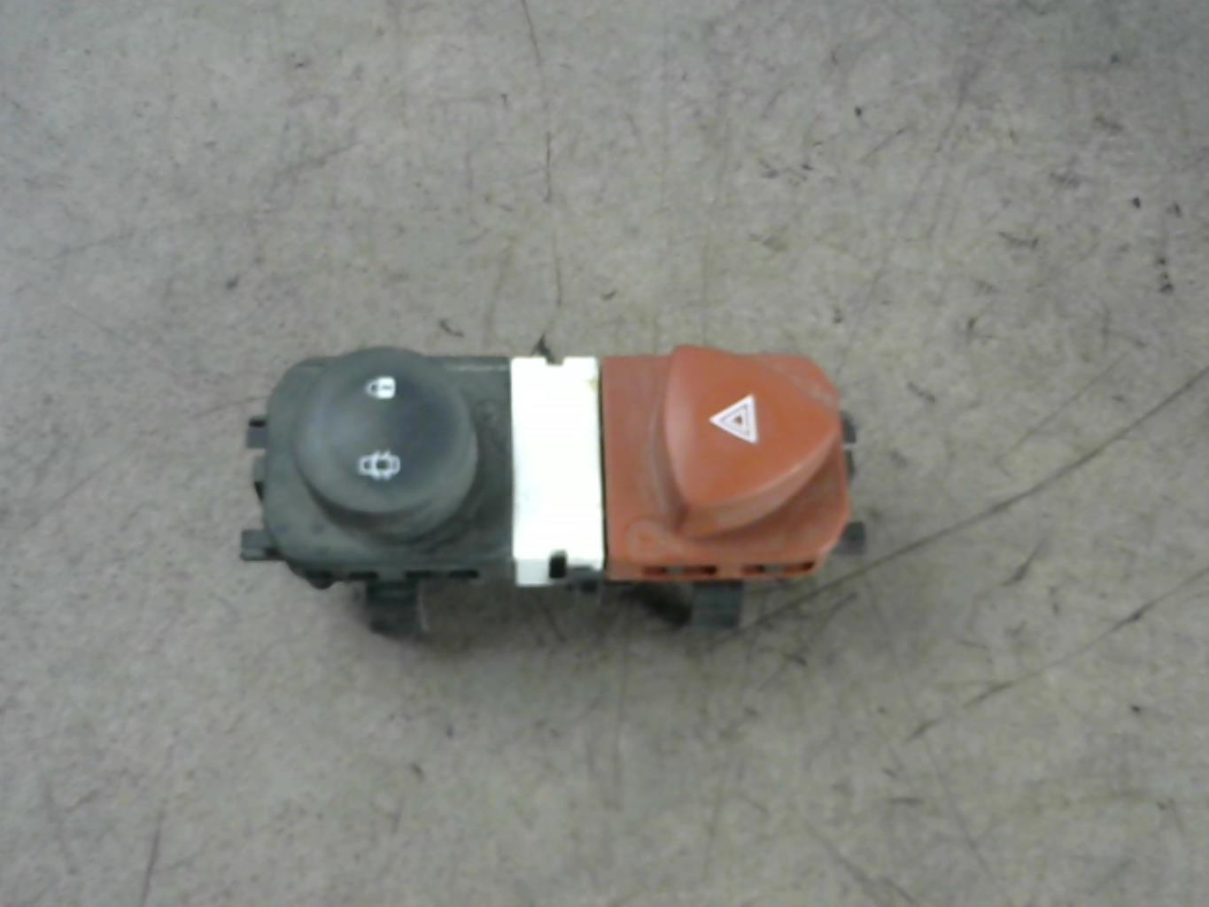 Interruttore luci emergenza RENAULT GRAND SCENIC 2 PHASE 1 Diésel - 1