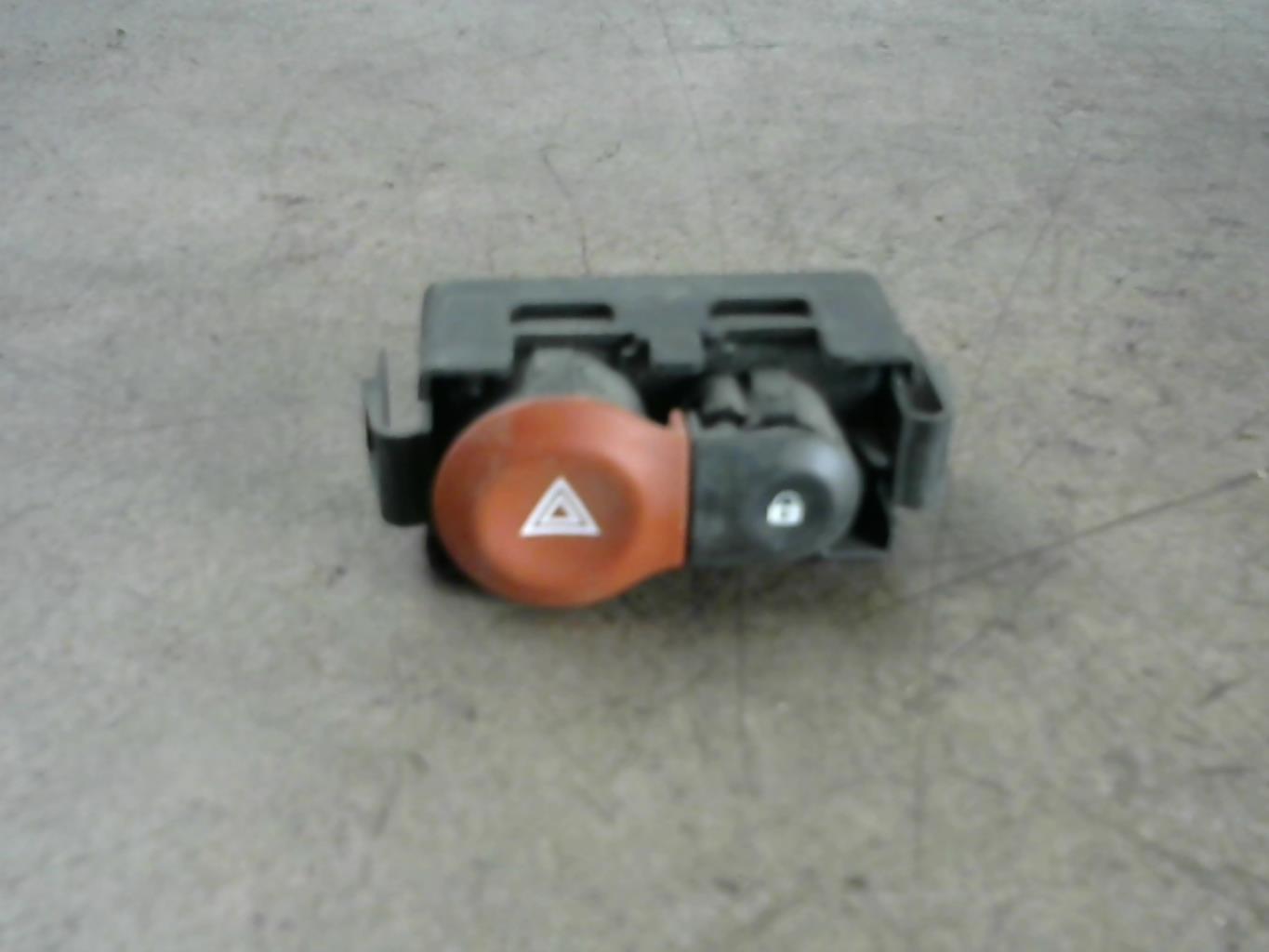 Bouton de warning RENAULT CLIO 3 PHASE 2 Diesel - 1