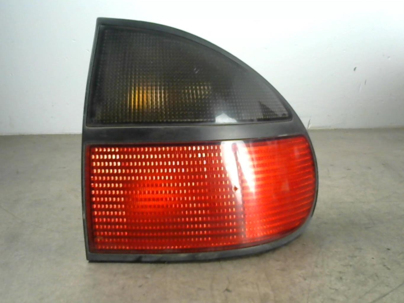 Fanale posteriore principale destro (luci) RENAULT LAGUNA 1 PHASE 1 Diésel - 1