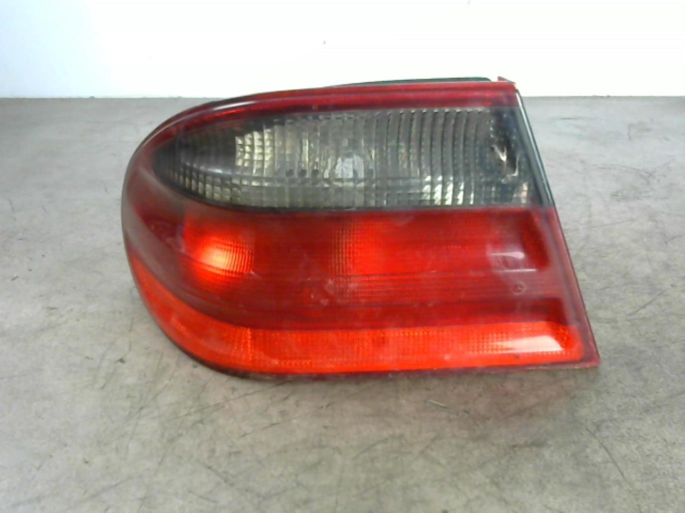 Fanale posteriore principale sinistro (luci) MERCEDES CLASSE E 210 PHASE 2 Diésel - 1