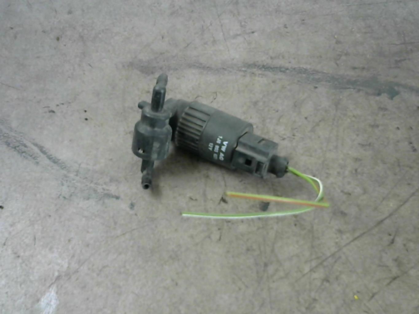 Pompe lave glace avant VOLKSWAGEN GOLF 4 Essence - 1