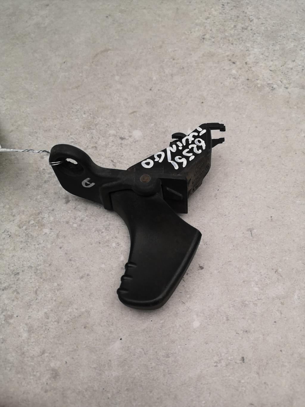 Poignee porte avant droit RENAULT TWINGO 2 PHASE 1 Essence - 1