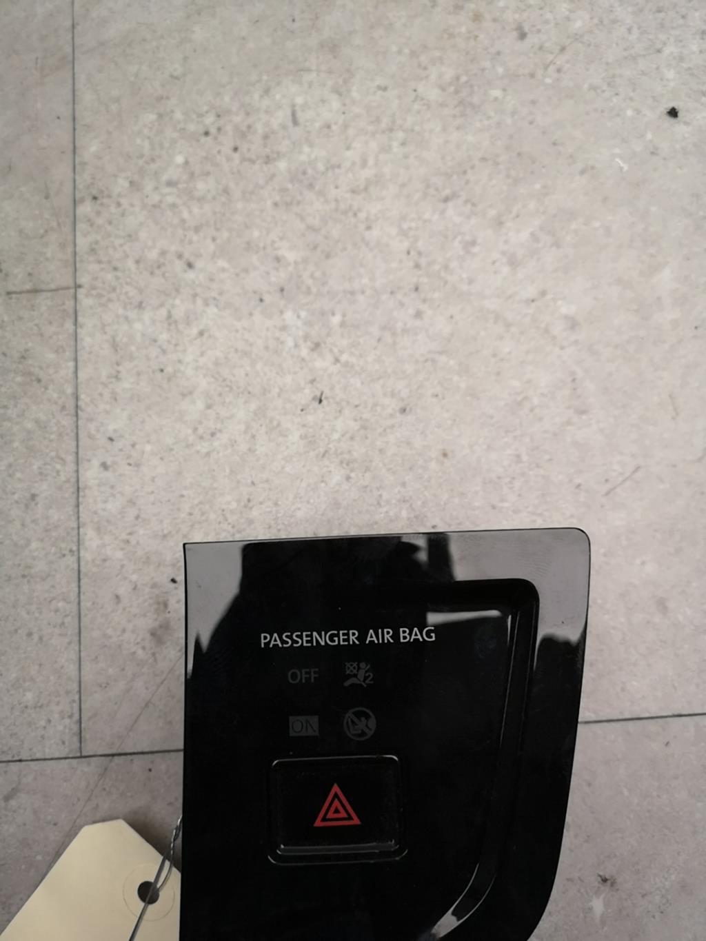 Interruttore luci emergenza VOLKSWAGEN POLO 6 Gasolina - 1