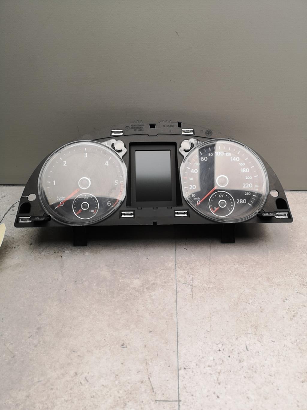 Compteur VOLKSWAGEN PASSAT 5 CC COUPE  - 1
