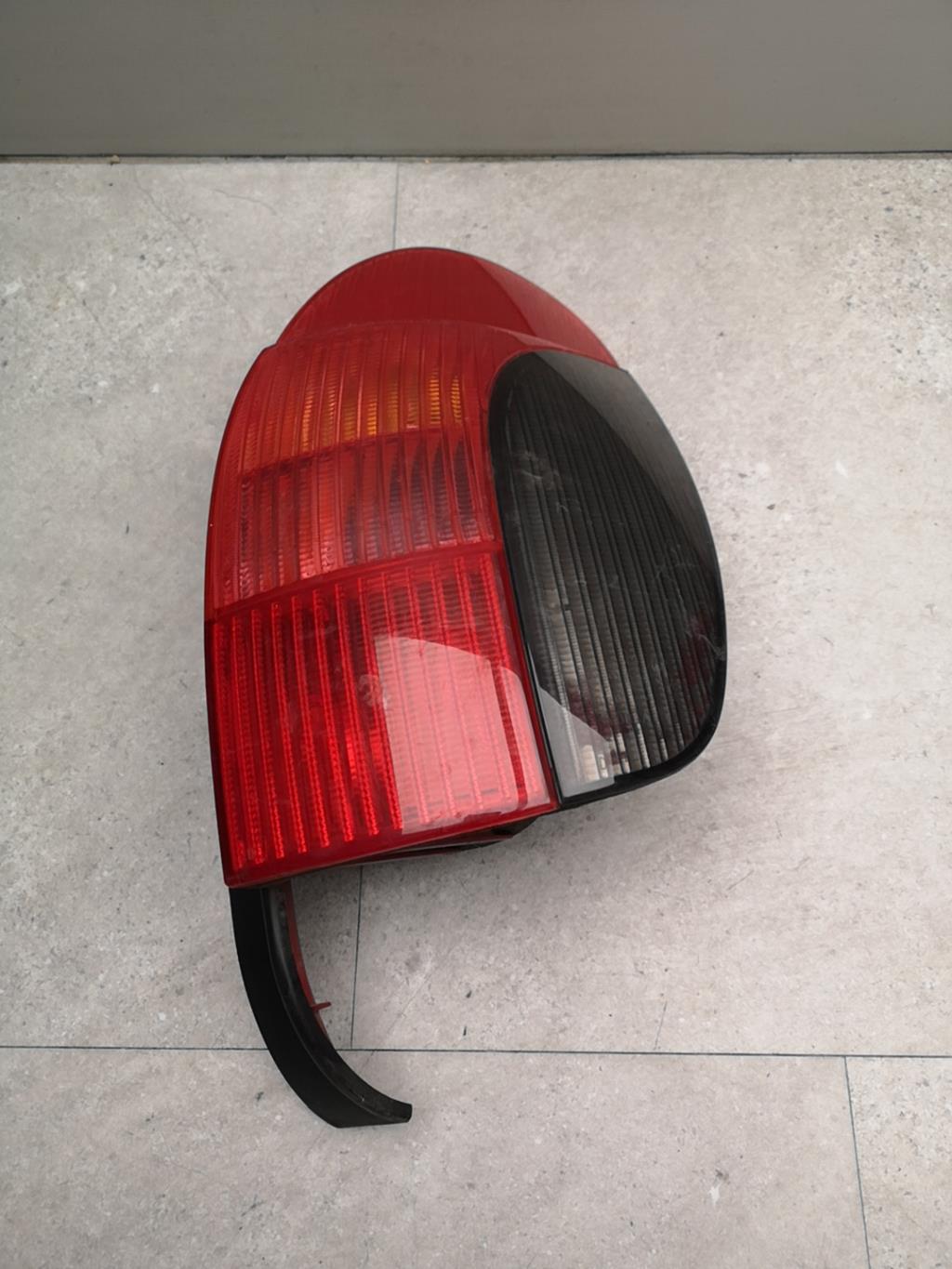 Fanale posteriore principale destro (luci) PEUGEOT 306 BREAK Diésel - 1