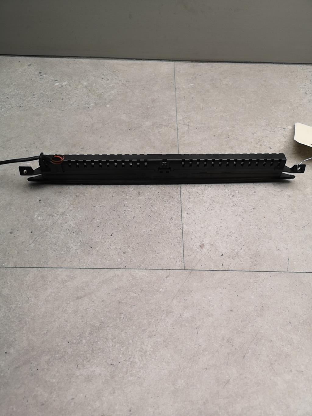 Feu arriere stop central VOLKSWAGEN GOLF 4 Essence - 1