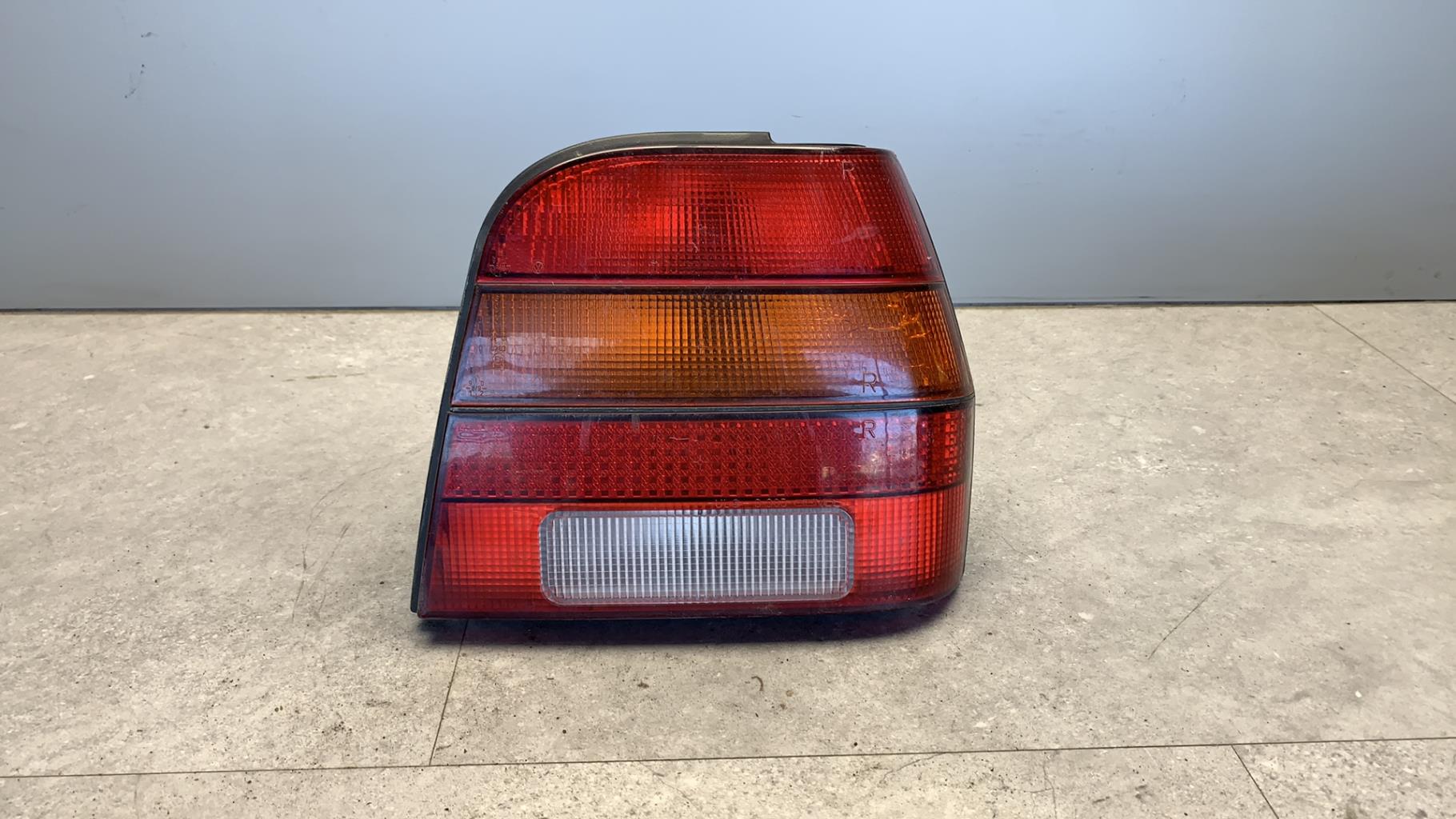 Fanale posteriore principale destro (luci) VOLKSWAGEN POLO 3 Gasolina - 1