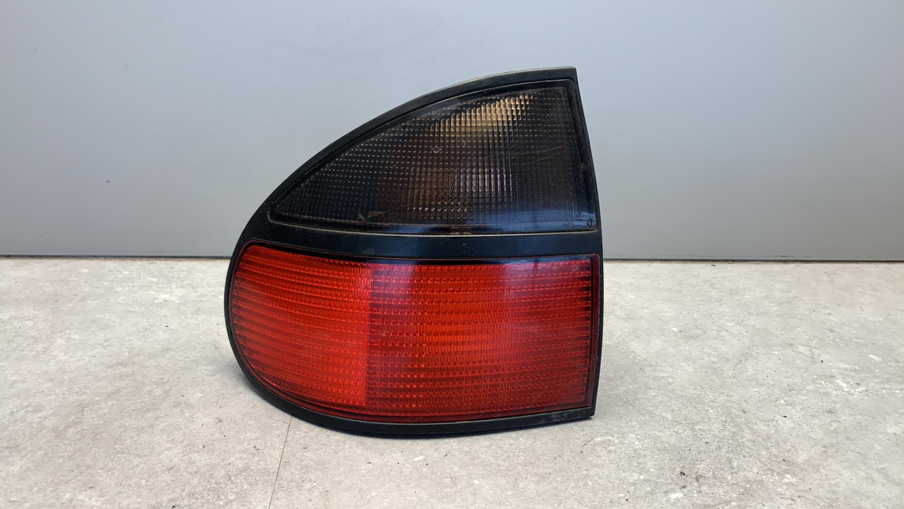 Fanale posteriore principale sinistro (luci) RENAULT LAGUNA 1 PHASE 1 Diésel - 1