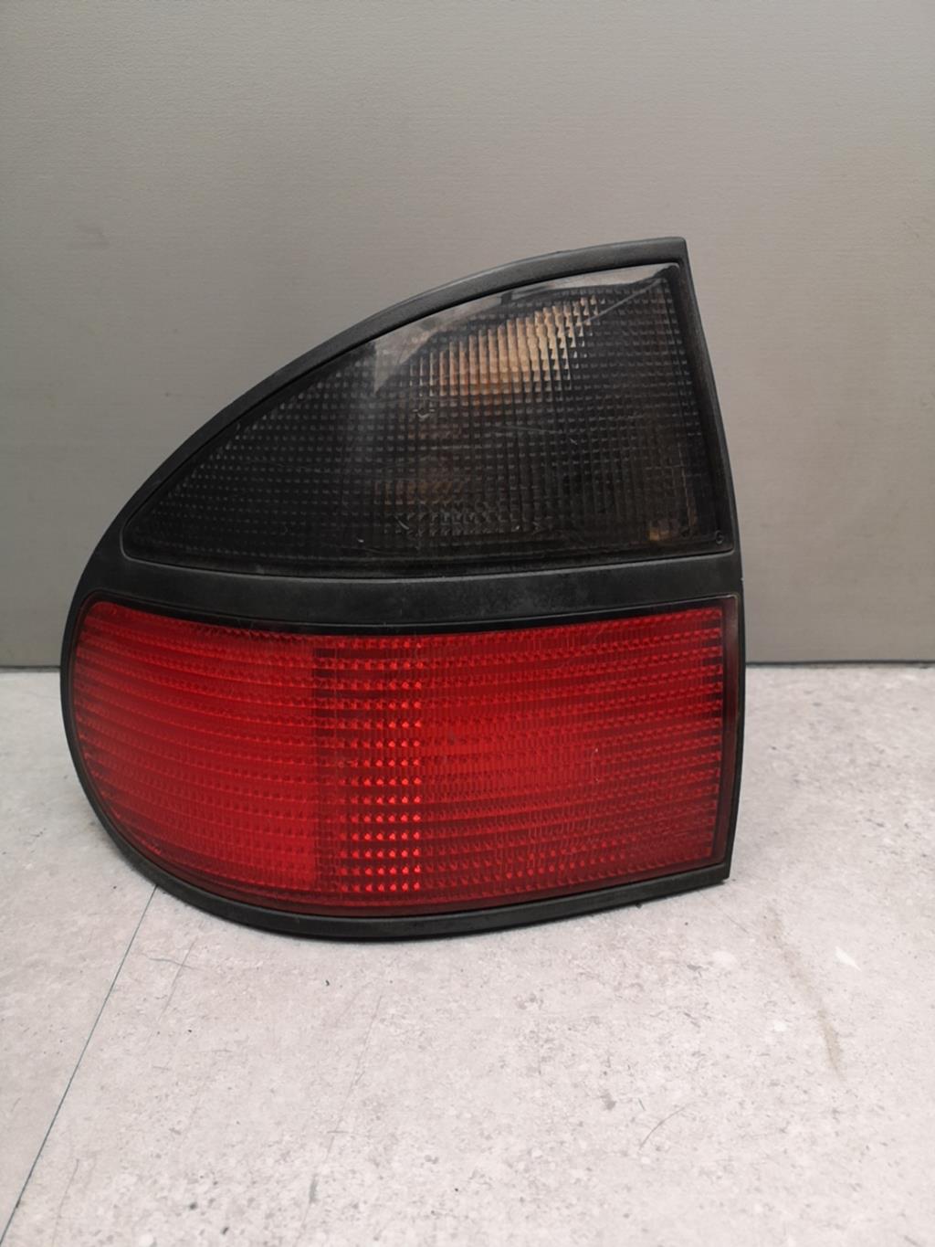 Fanale posteriore principale sinistro (luci) RENAULT LAGUNA 1 PHASE 2 Diésel - 1