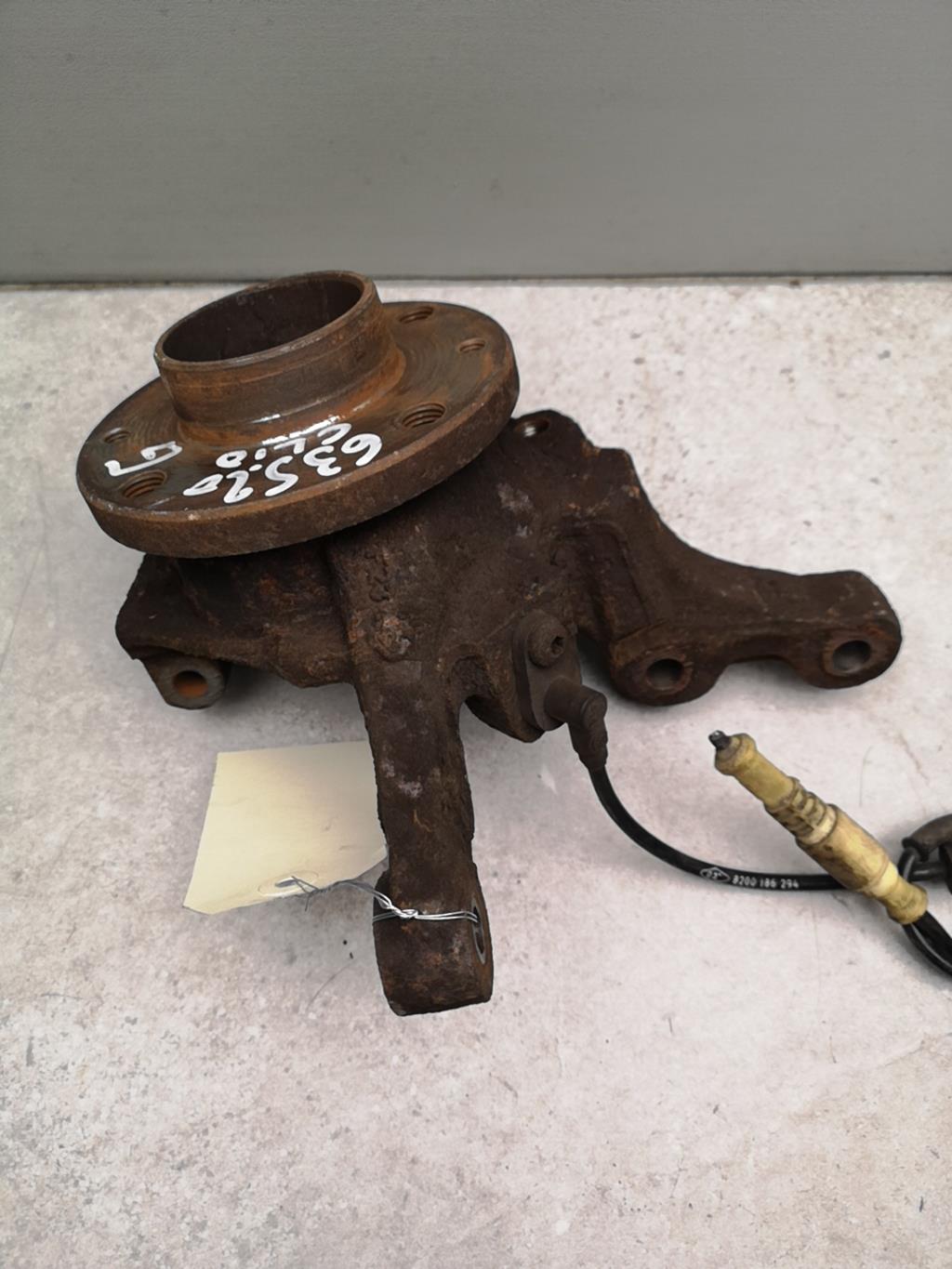 Fusee avant gauche RENAULT CLIO 2 PHASE 2 Diesel - 1