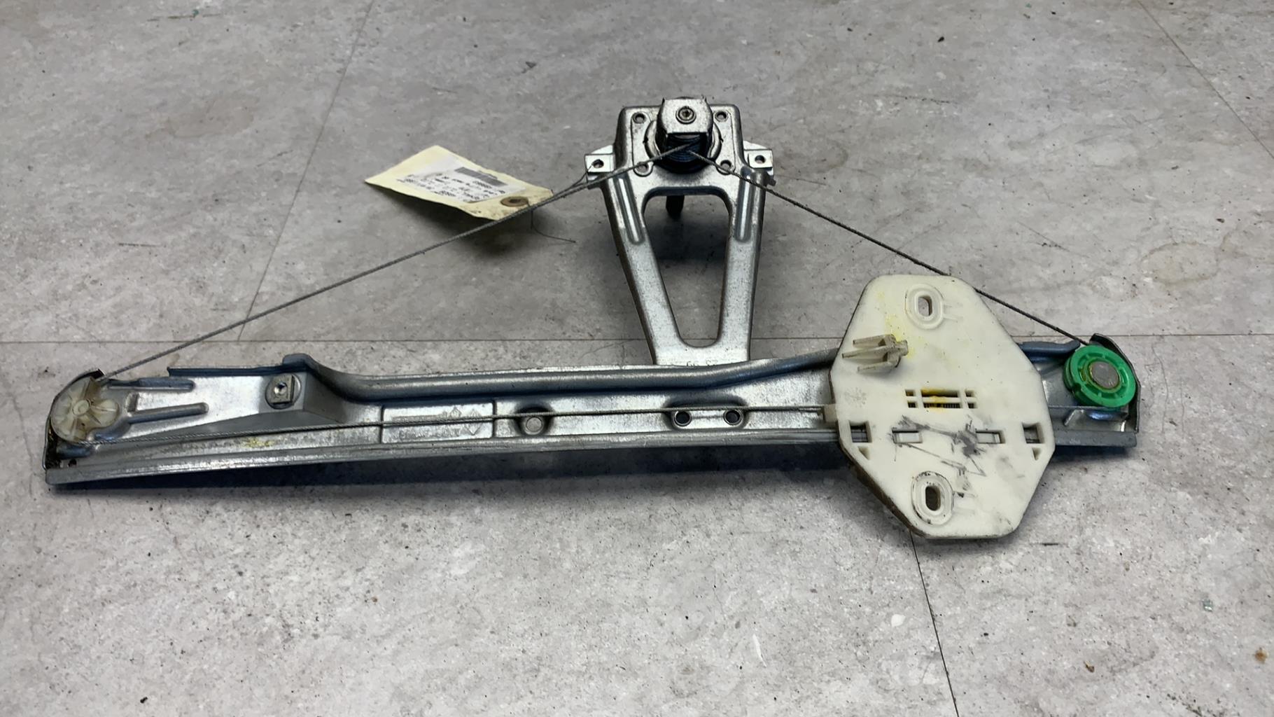 Alzacristalli manuale posteriore sinistro RENAULT CLIO 2 PHASE 1 Diésel - 1