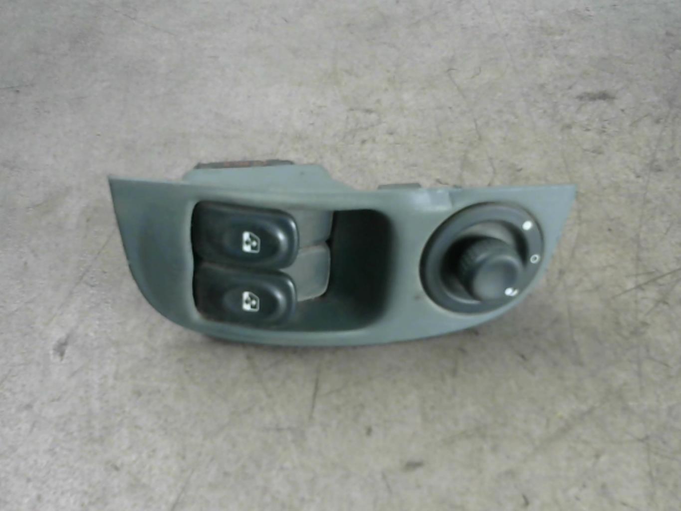 Interruttore lavacristalli anteriore sinistro RENAULT MEGANE 1 PHASE 1 Diésel - 1