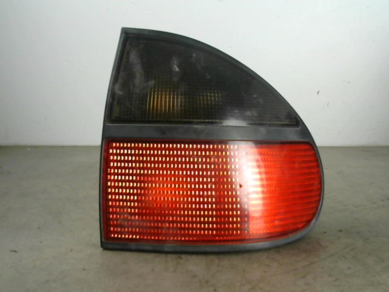 Fanale posteriore principale destro (luci) RENAULT LAGUNA 1 PHASE 1 Diésel - 1