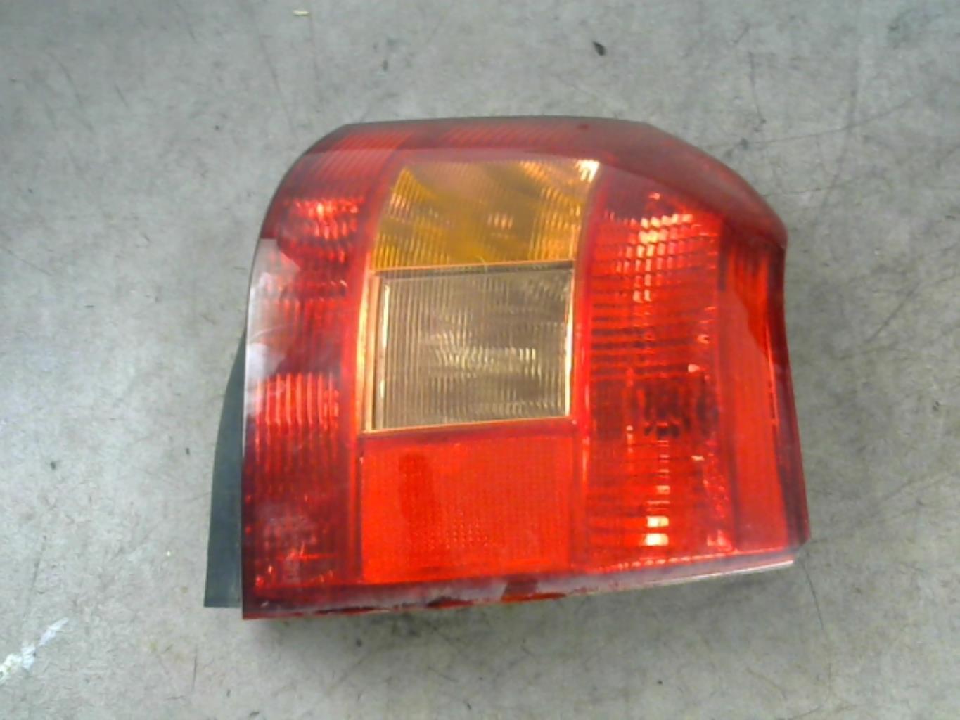 Fanale posteriore principale destro (luci) TOYOTA COROLLA 10 PHASE 1 Diésel - 1