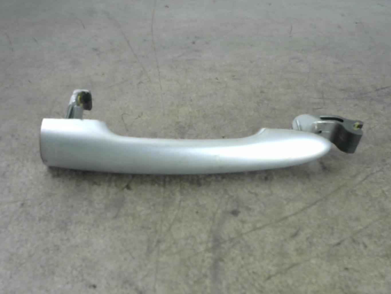 Maniglia portiera posteriore sinistra RENAULT CLIO 3 PHASE 1 BREAK Diésel - 1
