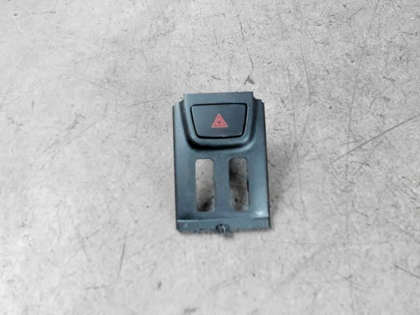 Bouton de warning FORD FIESTA 7 PHASE 1 Essence - 1