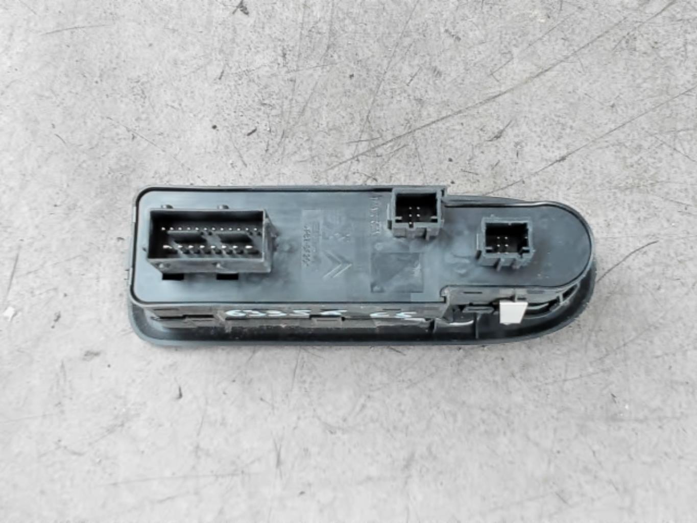 Interruttore lavacristalli anteriore sinistro CITROEN C5 2 BREAK Diésel - 1