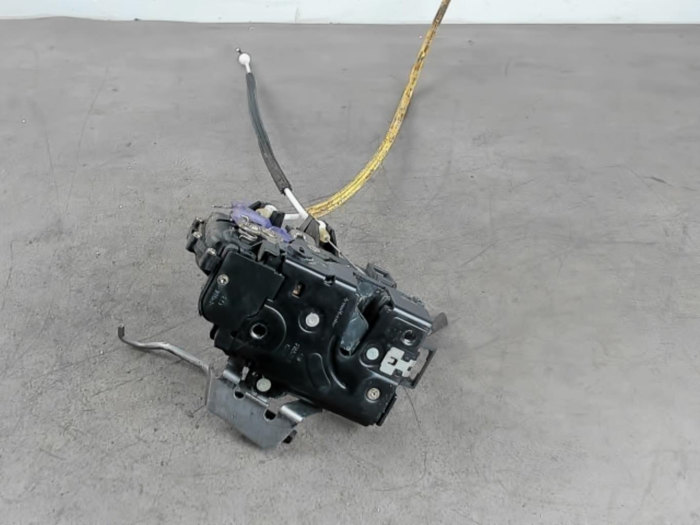 Serrure arriere gauche AUDI A6 2 ALLROAD PHASE 2 BREAK Diesel - 1