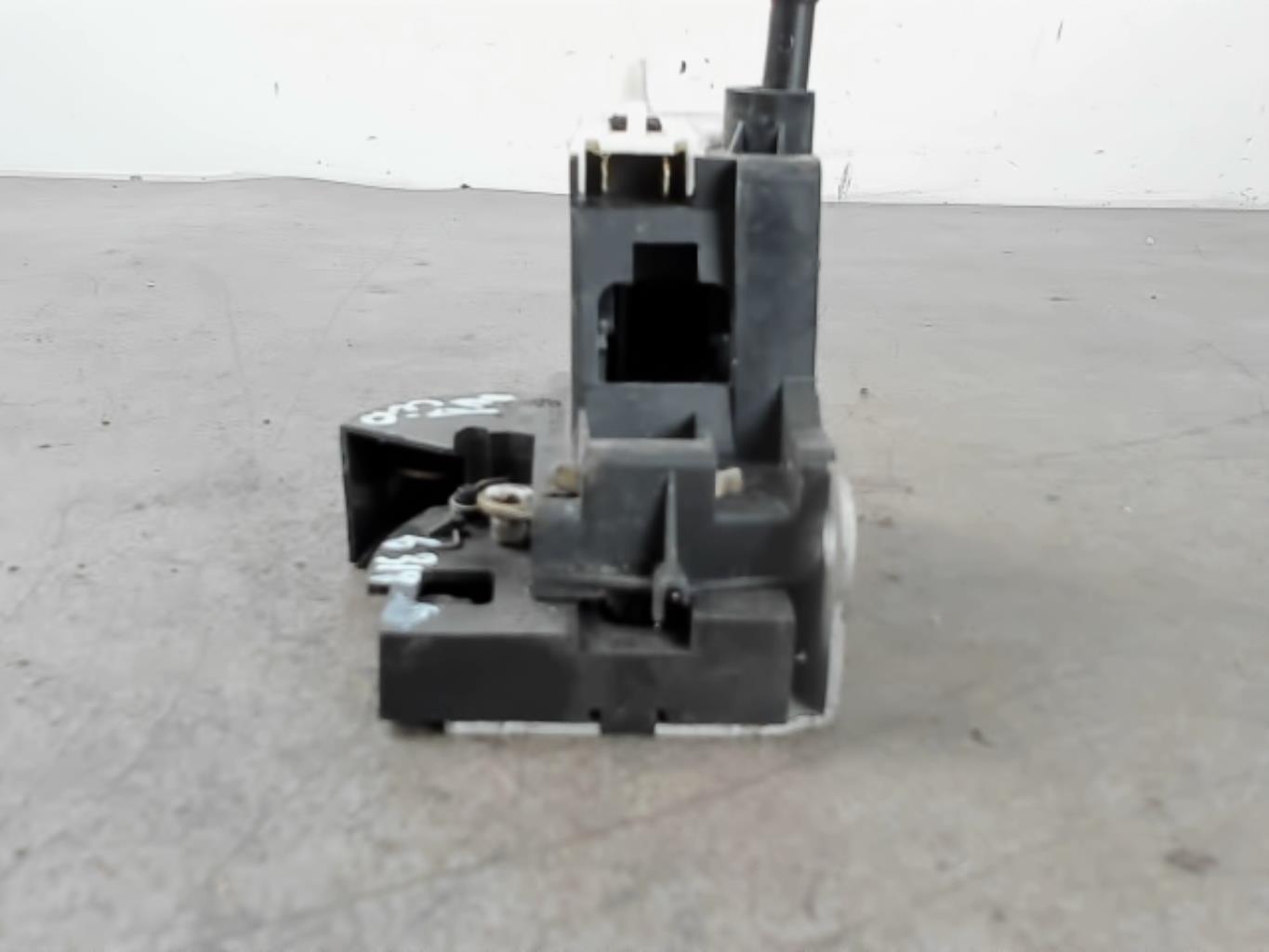 Serrure avant droit RENAULT CLIO 2 PHASE 2 Diesel - 1