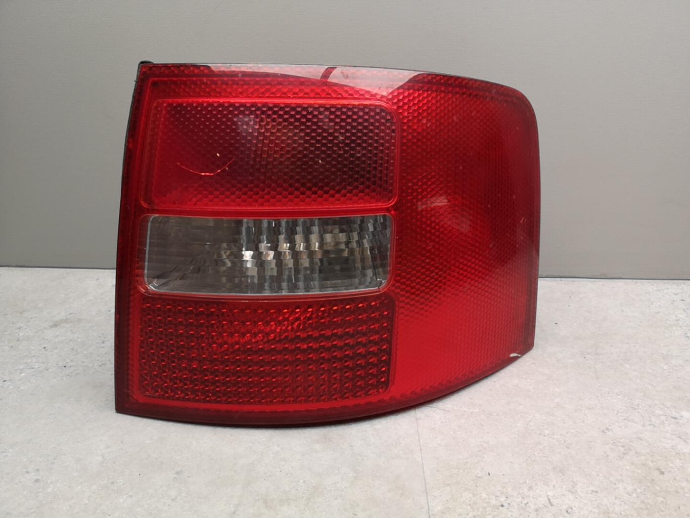 Feu arriere principal droit (feux) AUDI A6 2 ALLROAD PHASE 2 BREAK Diesel - 1