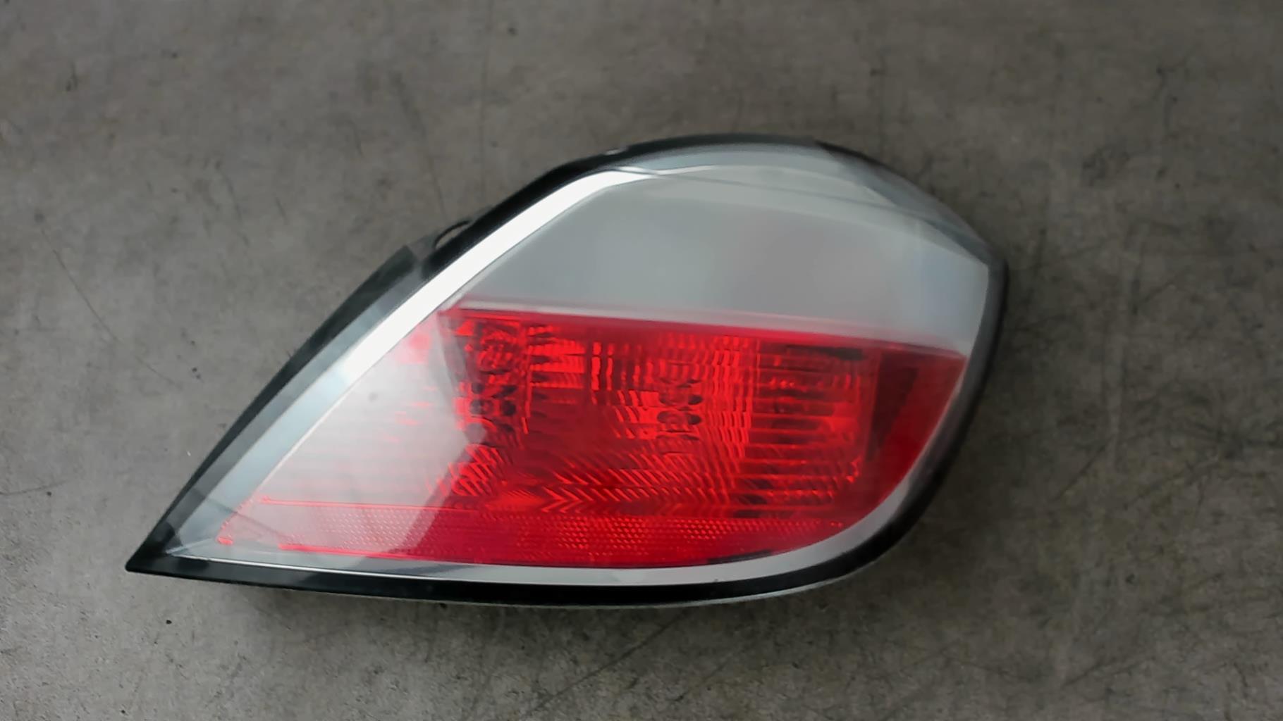 Fanale posteriore principale destro (luci) OPEL ASTRA H PHASE 1 Diésel - 1