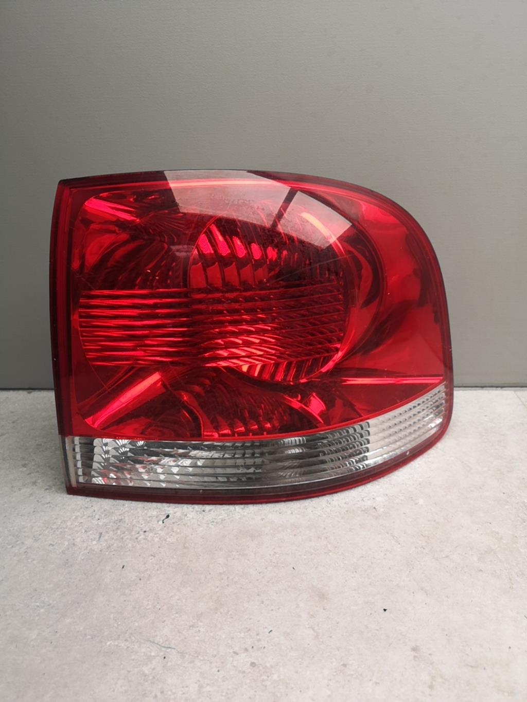 Fanale posteriore principale destro (luci) VOLKSWAGEN TOUAREG 1 PHASE 1 Diésel - 1
