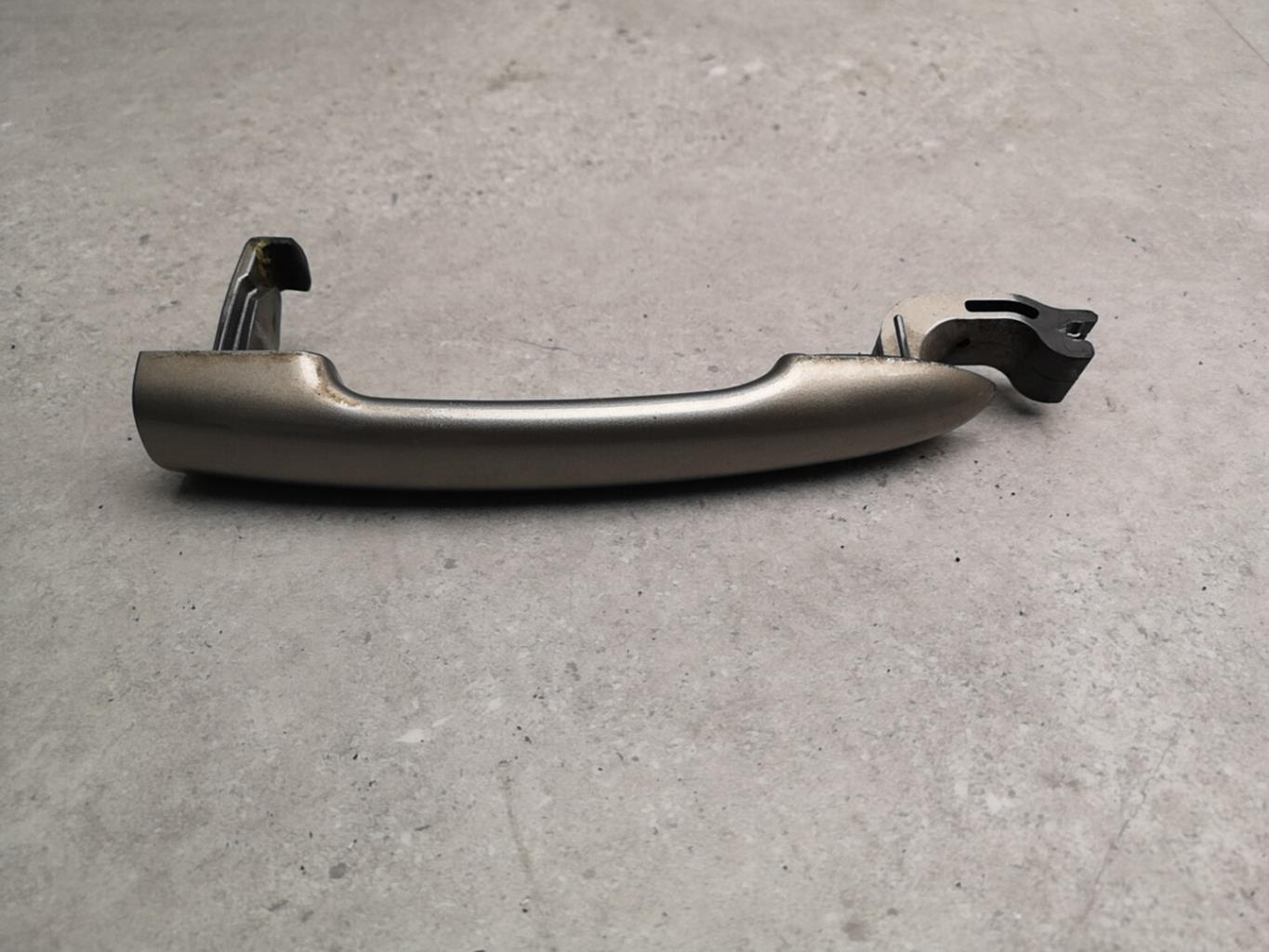 Maniglia portiera posteriore sinistra RENAULT CLIO 3 PHASE 2 BREAK Diésel - 1