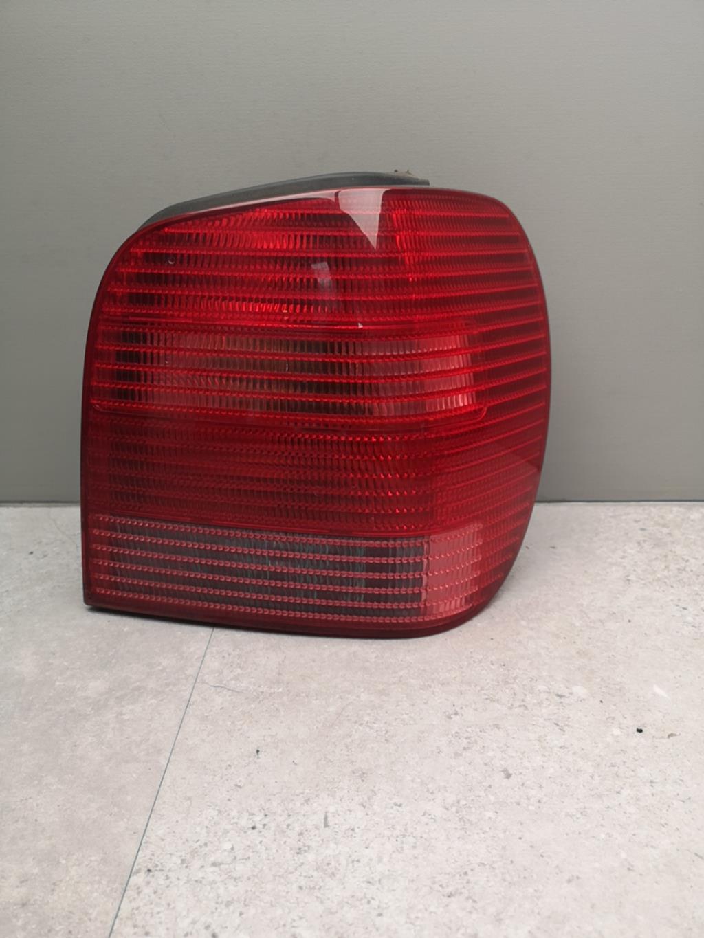 Fanale posteriore principale destro (luci) VOLKSWAGEN POLO 3 PHASE 2 Gasolina - 1