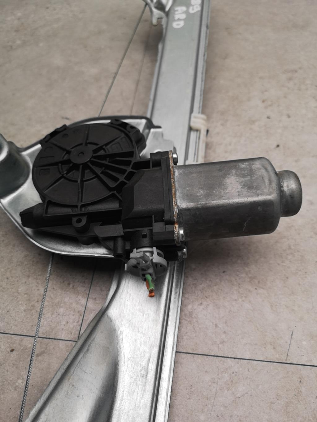 Alzacristalli elettrico posteriore destro RENAULT CLIO 3 PHASE 2 BREAK Diésel - 1
