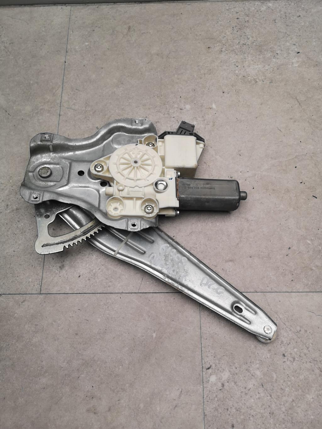 Alzacristalli elettrico posteriore sinistro TOYOTA AVENSIS 2 PHASE 1 Diésel - 1