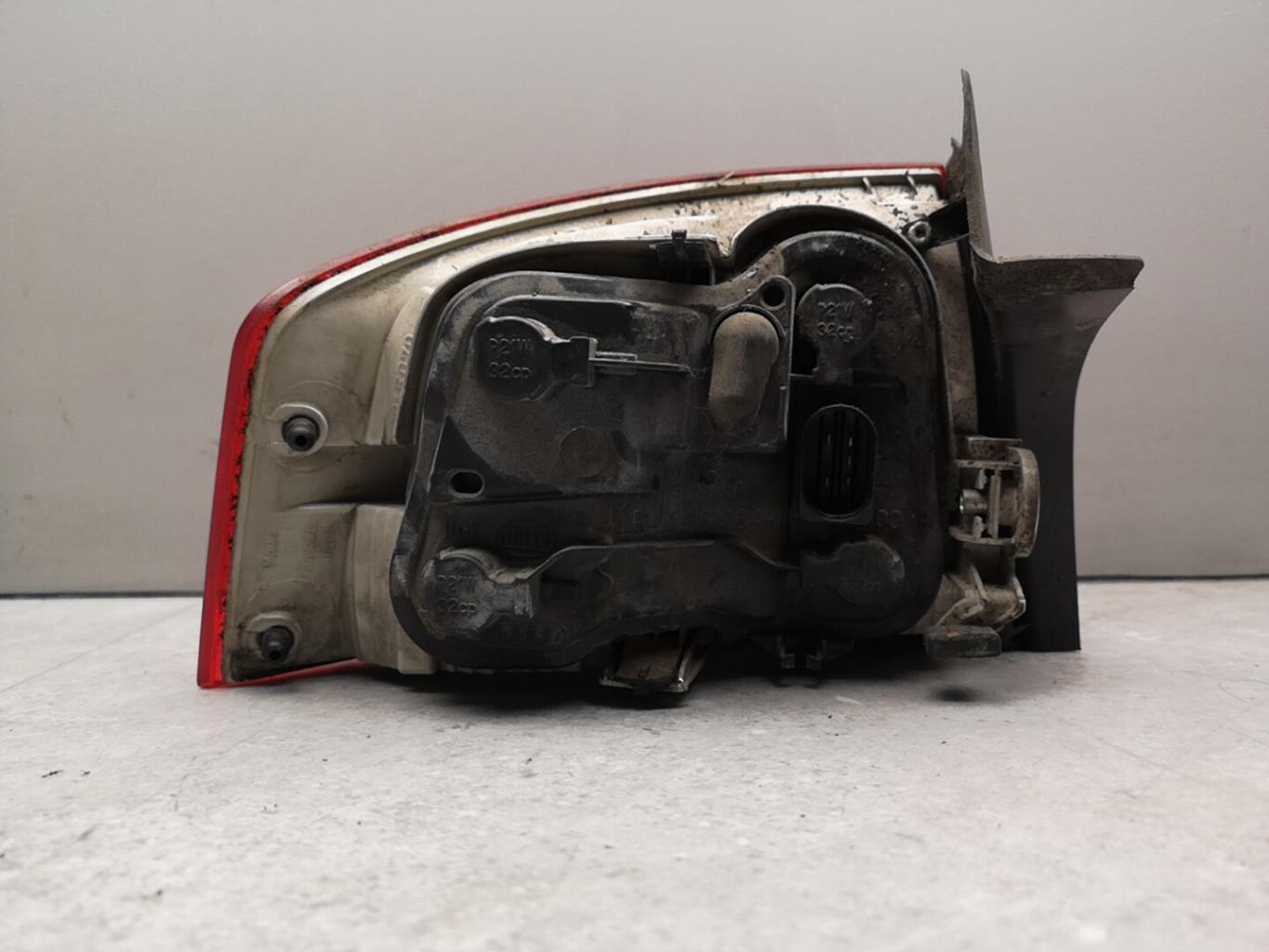 Feu arriere secondaire droit (feux) AUDI A4 2 PHASE 2 Diesel - 1