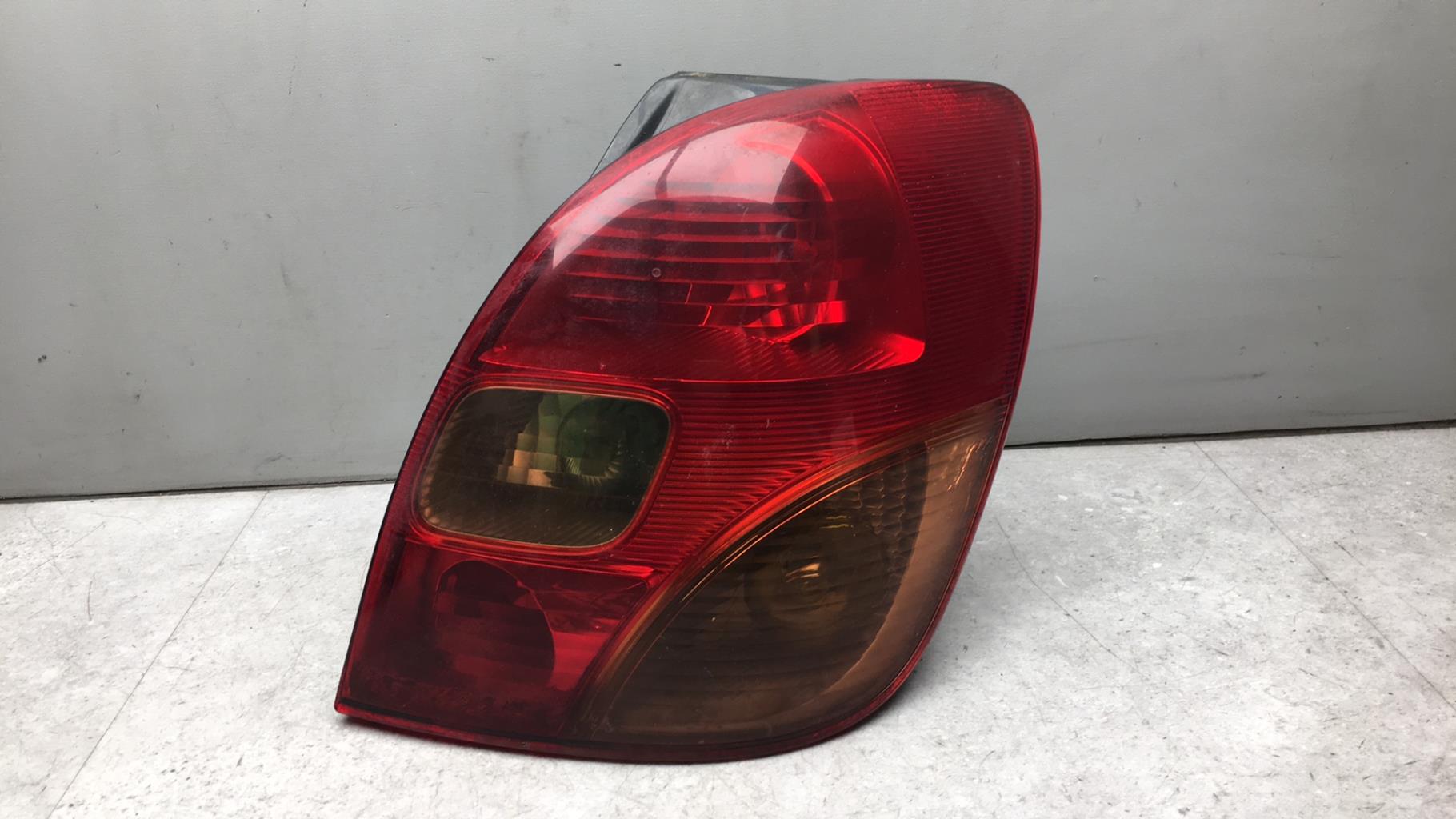 Fanale posteriore principale destro (luci) TOYOTA COROLLA VERSO 1 Diésel - 1